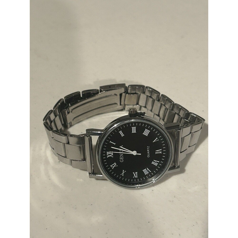 Quartz Wristwatch Silver Geneva Metal Bracelet Analog Black Roman Numeral Dial